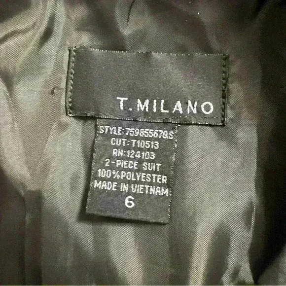 T. Milano Classic 2-piece Skirt Suit, NWT, Size 6 - Picture 6 of 8